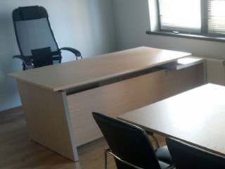 Прямой офисный стол для персонала